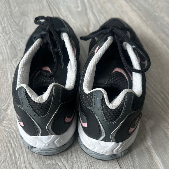 New Balance 530 Women's Black and Pink Running Shoes - Picture 2 of 4